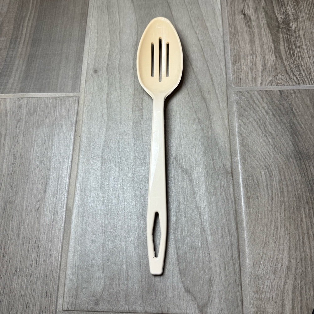 VTG Almond Beige Taylor Made Products Plastic Nylon Utensil Slotted Spoon Flaw